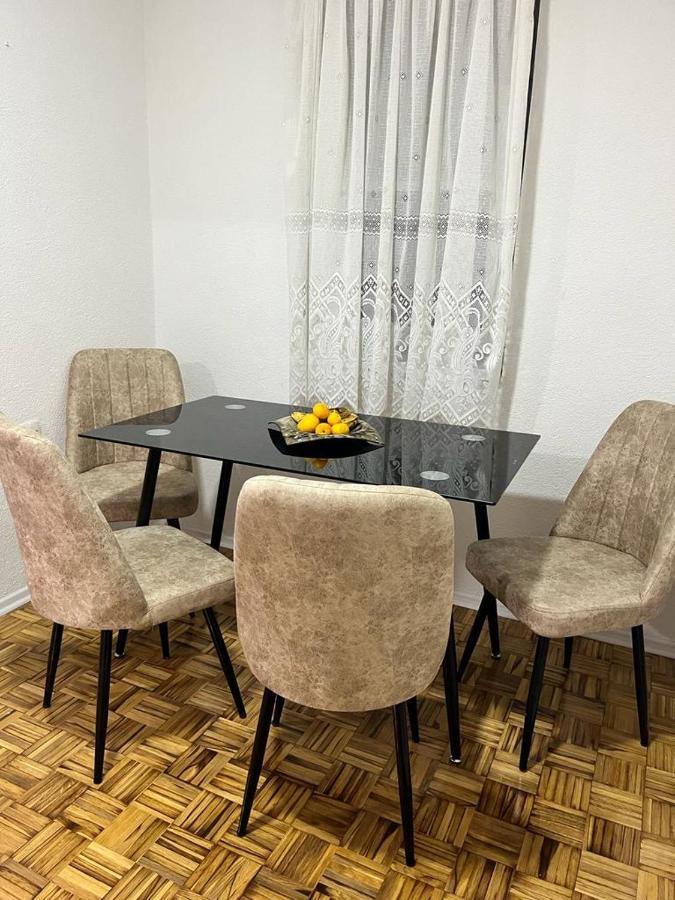Appartement Stan Na Dan Kozarska Dubica à Bosanska Dubica Extérieur photo