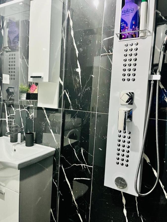 Appartement Stan Na Dan Kozarska Dubica à Bosanska Dubica Extérieur photo