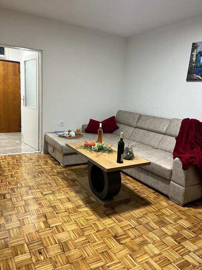 Appartement Stan Na Dan Kozarska Dubica à Bosanska Dubica Extérieur photo