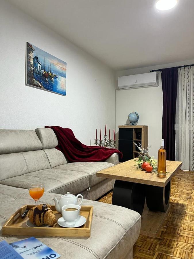 Appartement Stan Na Dan Kozarska Dubica à Bosanska Dubica Extérieur photo