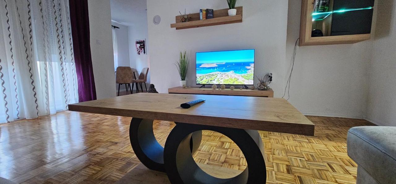 Appartement Stan Na Dan Kozarska Dubica à Bosanska Dubica Extérieur photo
