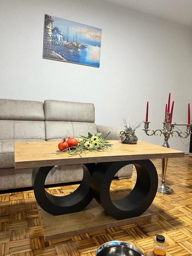 Appartement Stan Na Dan Kozarska Dubica à Bosanska Dubica Extérieur photo