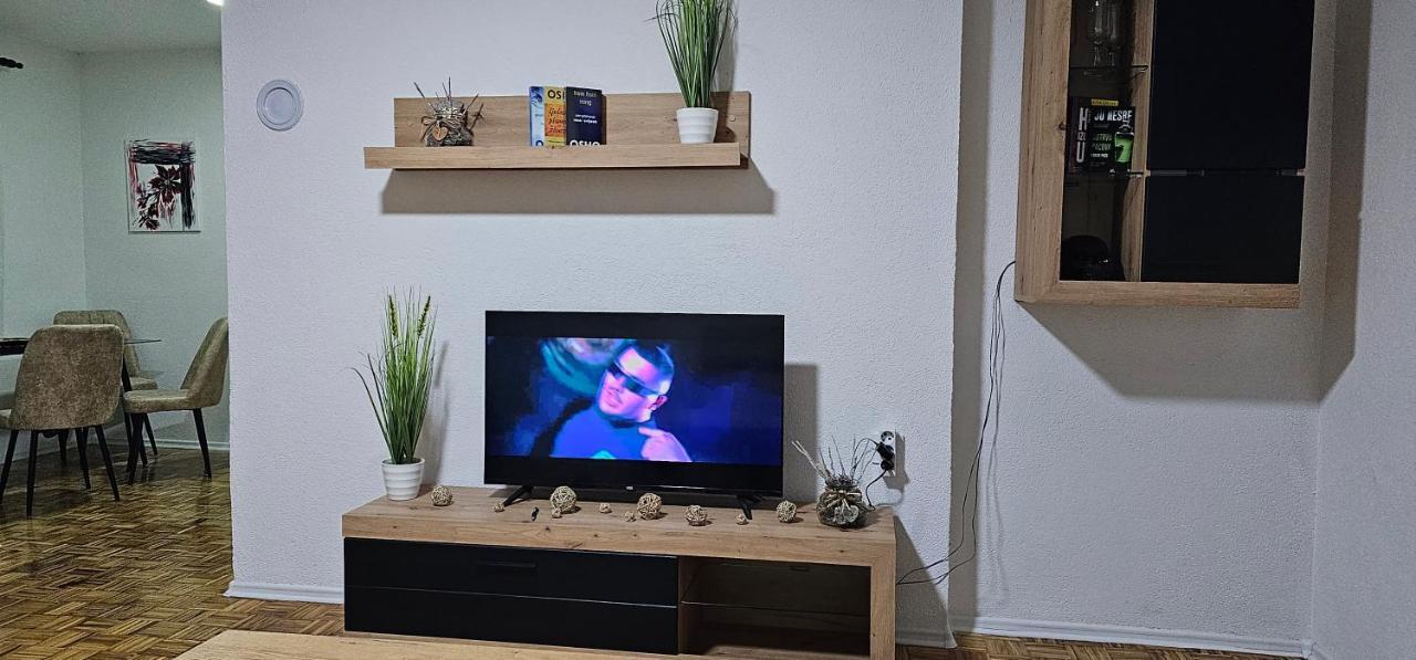 Appartement Stan Na Dan Kozarska Dubica à Bosanska Dubica Extérieur photo
