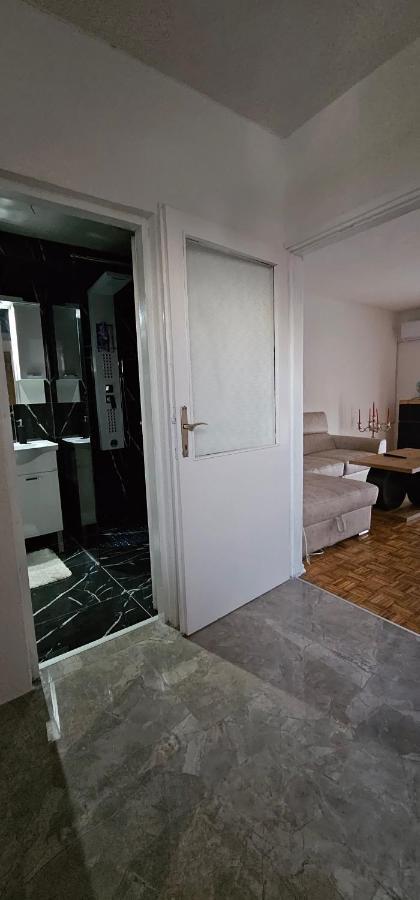 Appartement Stan Na Dan Kozarska Dubica à Bosanska Dubica Extérieur photo