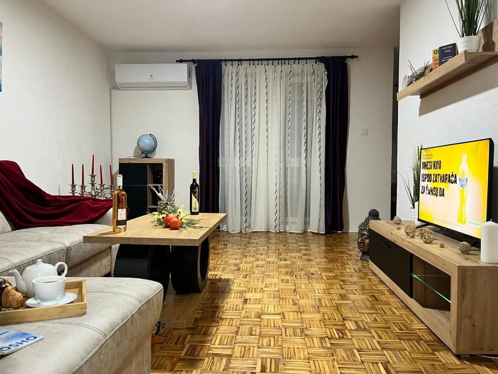 Appartement Stan Na Dan Kozarska Dubica à Bosanska Dubica Extérieur photo